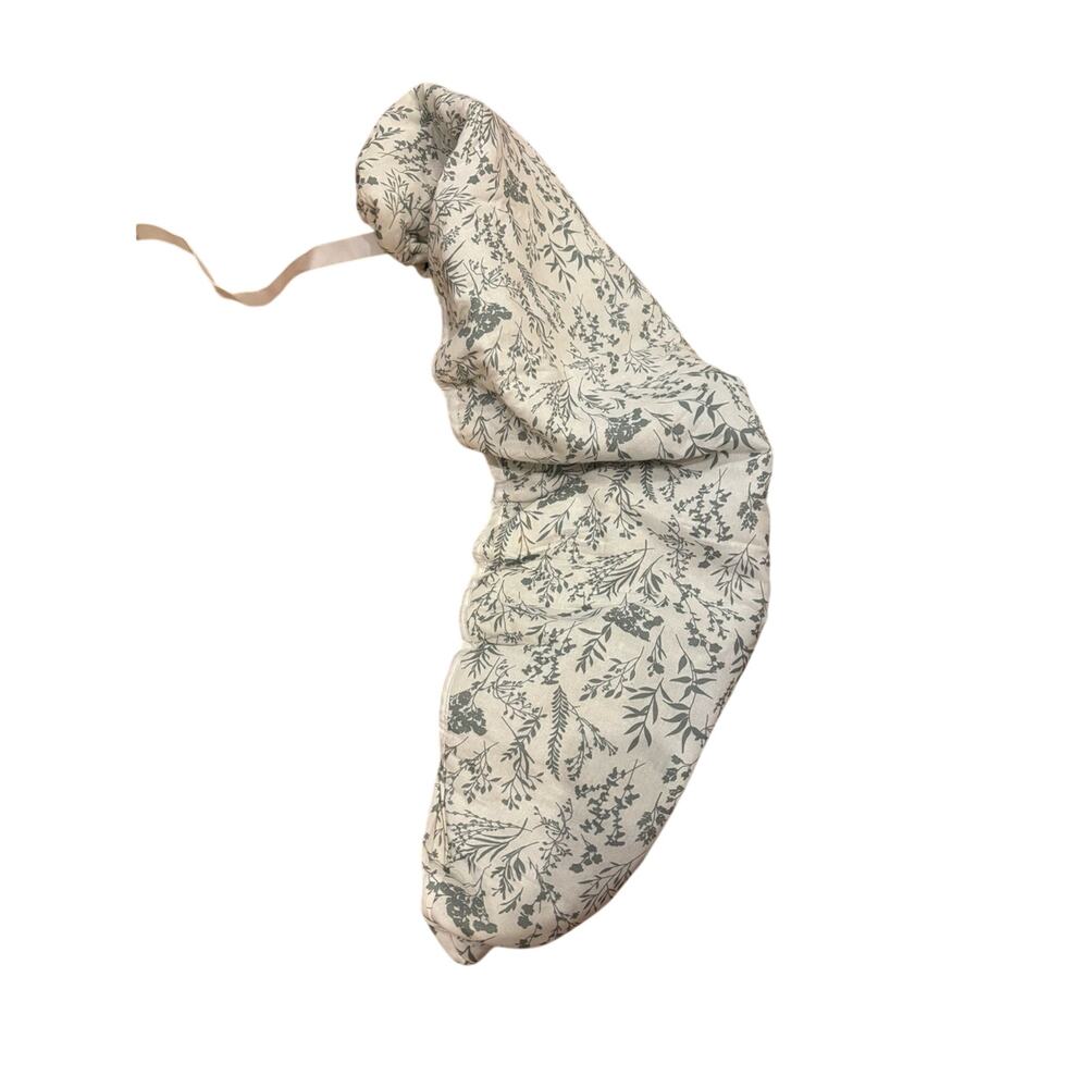 Botanical iron Cover in Cream and Sage